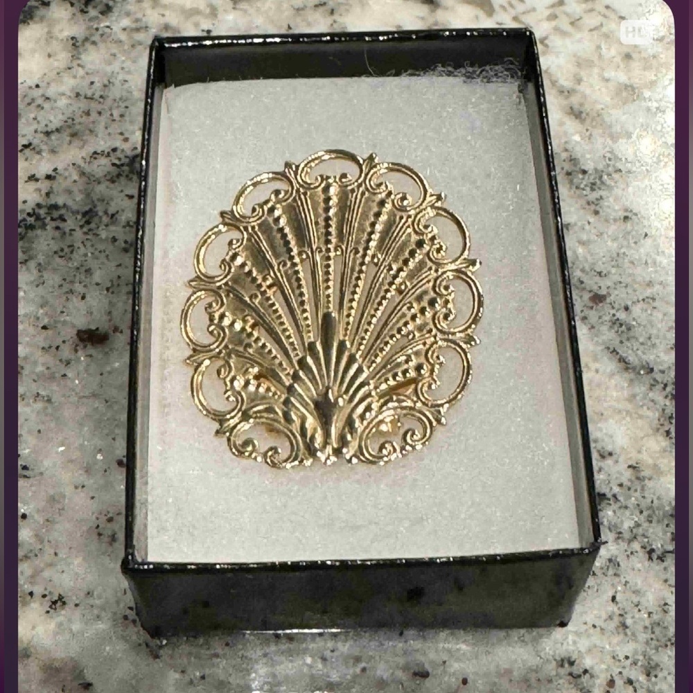 Elegant Gold Scarf Holder - OS